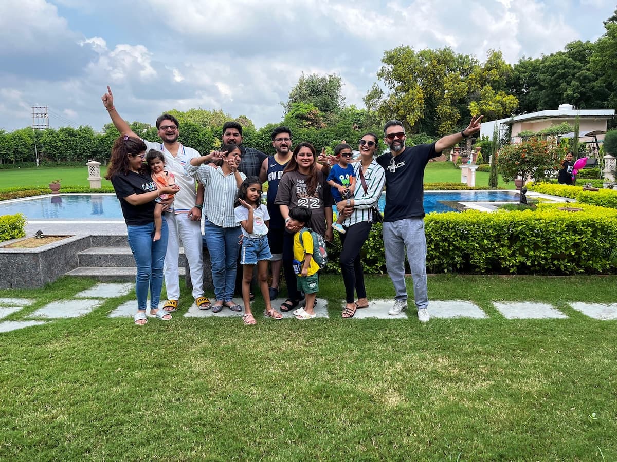 The Kesari Bagh 4BHK Farmstay with Pool near Delhi