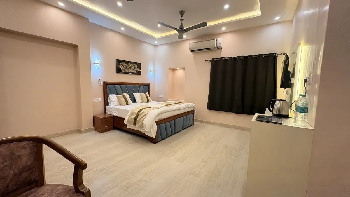 Departure at Pravaah Homestay, Varanasi