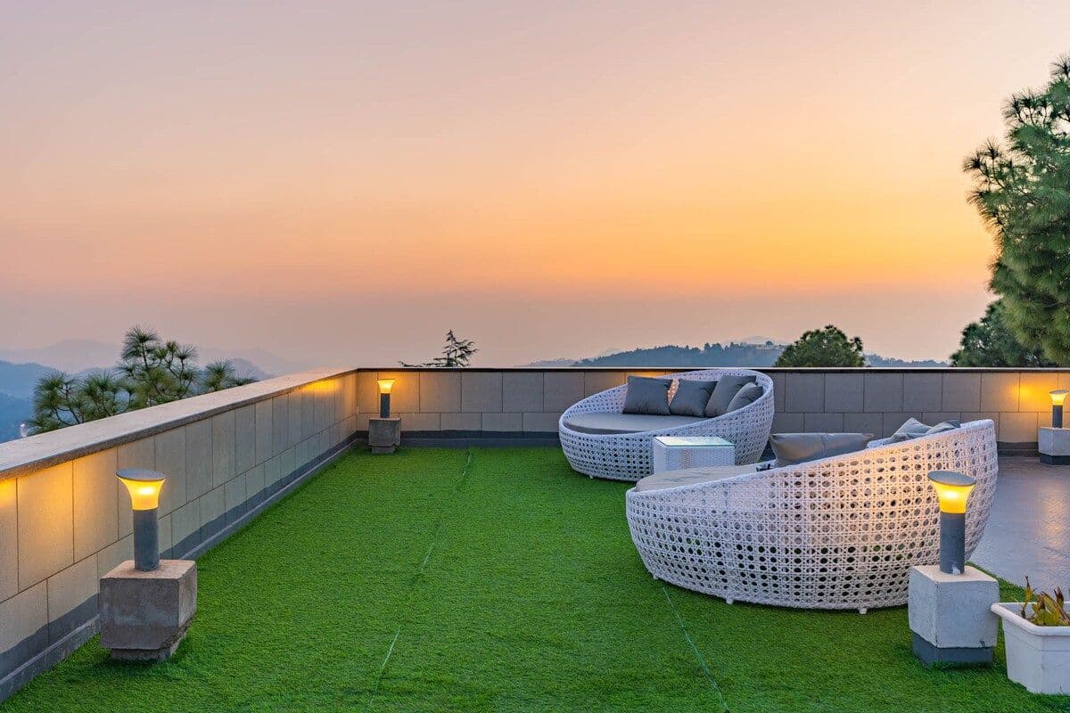 Serene Sunkissed Villa 6 BR Retreat with Game Den Near Kasauli