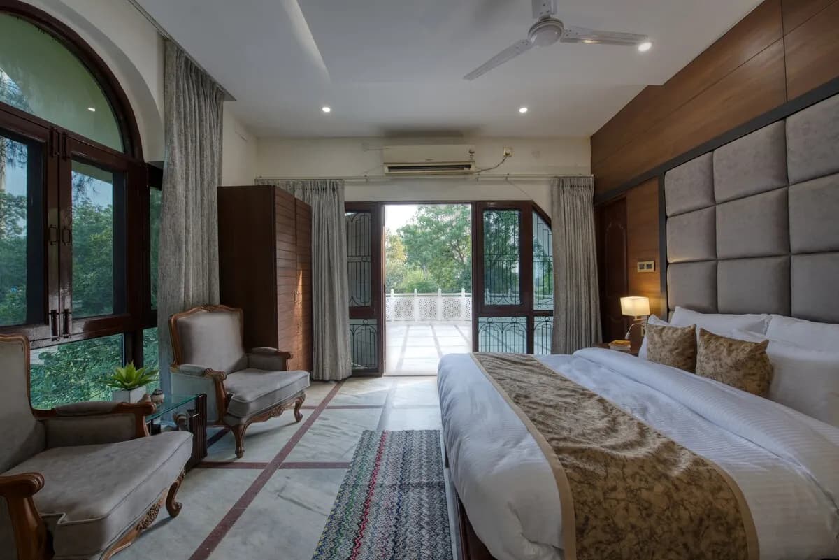 Next morning at Sunahari Bagh, Gurgaon