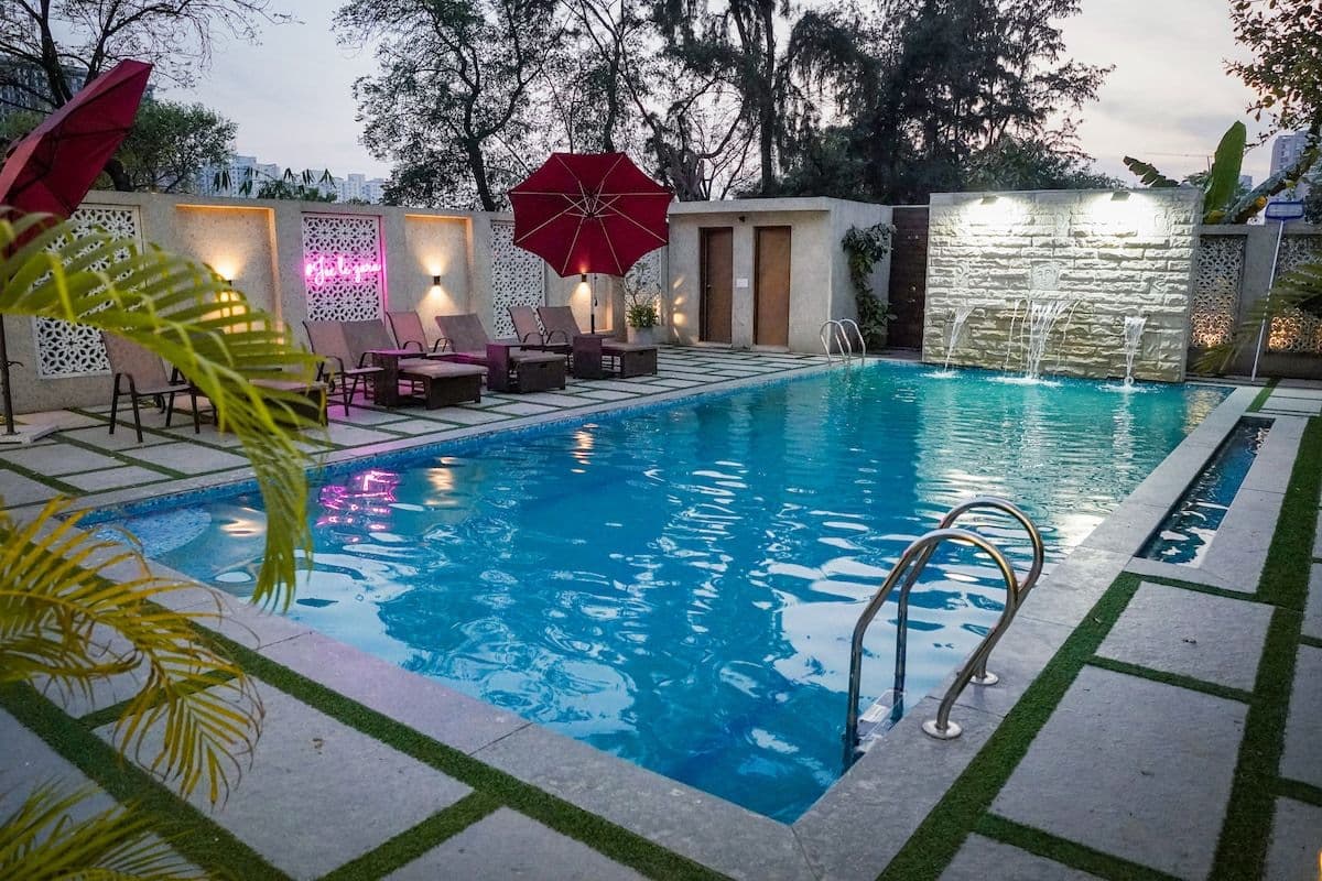Sunahari Bagh - Luxe farmstay with Pool in Gurgoan