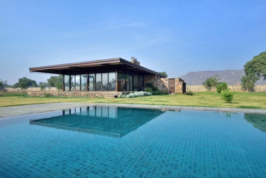 RajNikas Farm: Pet friendly, Glass House, w/pool