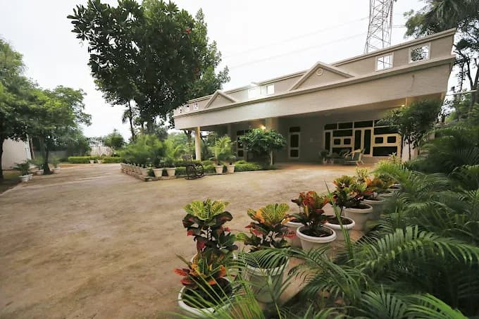 Casa Fiesta - Luxury Farmstay w/ Padel Court